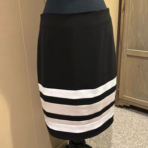 Tribal colorblock stripe lined pencil skirt. Back kick pleat. Size 6.